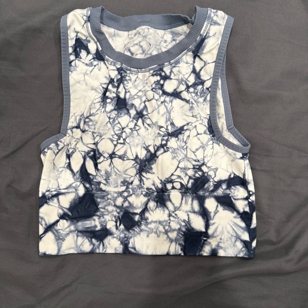 Colsie Blue & White Tie Dye Ribbed High Neck Crop Tank - Size Medium